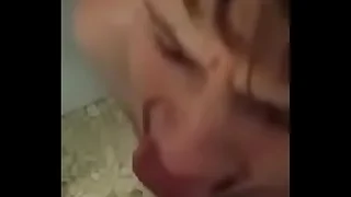 Gemendo com o mijo do parceiro &lpar;piss&rpar;